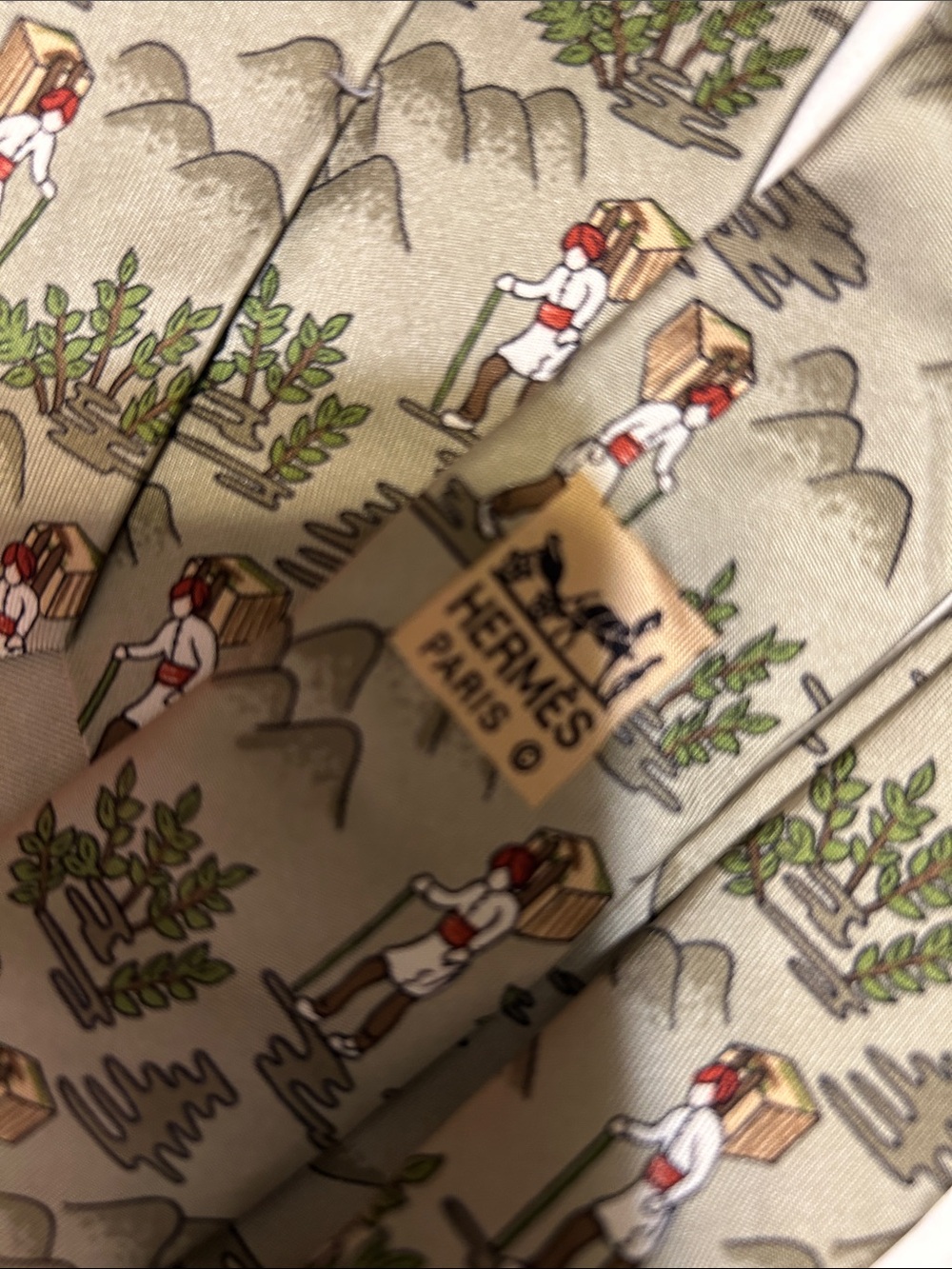 Hermes Beige Scenic Print Silk Tie with Green and Brown Accents - Picture 4 of 8